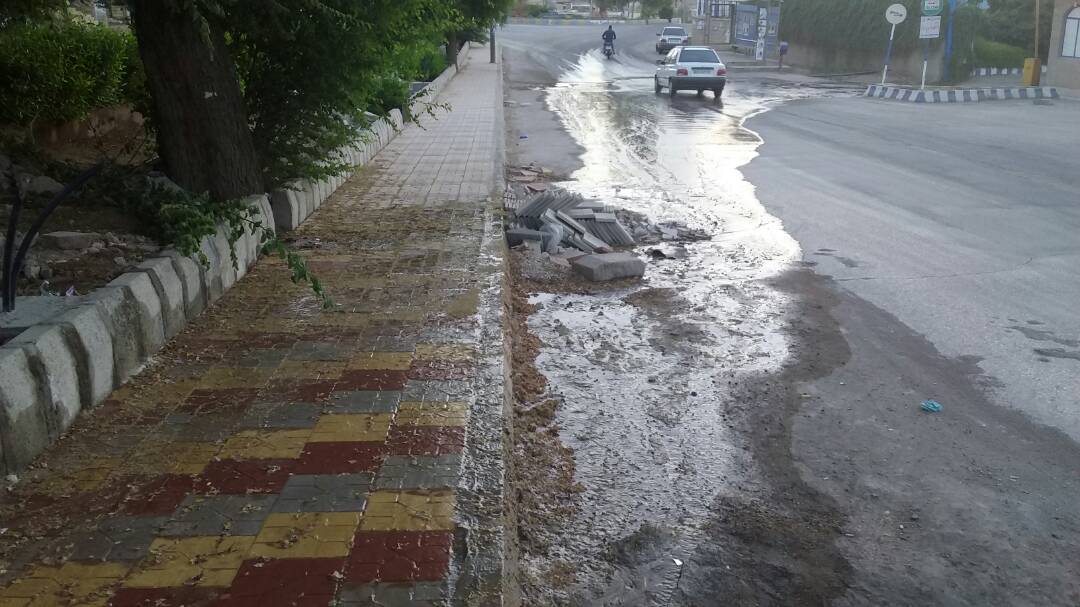 آیا مسئولین آبفا از هدررفت آب در معابر و محلات مسجدسلیمان بی اطلاع هستند ؟! + تصاویر