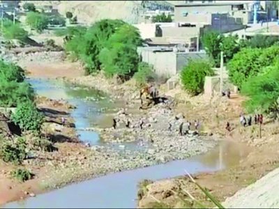 کانال های روباز فاضلاب در مسجدسلیمان و غفلت مدیریت بحران