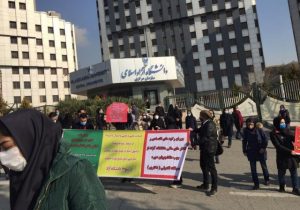 مخالفت جمعی از دانشجویان دانشگاه آزاد مسجدسلیمان با برگزاری حضوری امتحانات