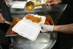 توزیع ۲ هزار پرس غذای گرم در مسجدسلیمان