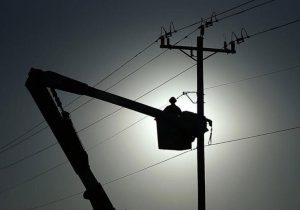 برق ۱۳ اداره در خوزستان قطع شد