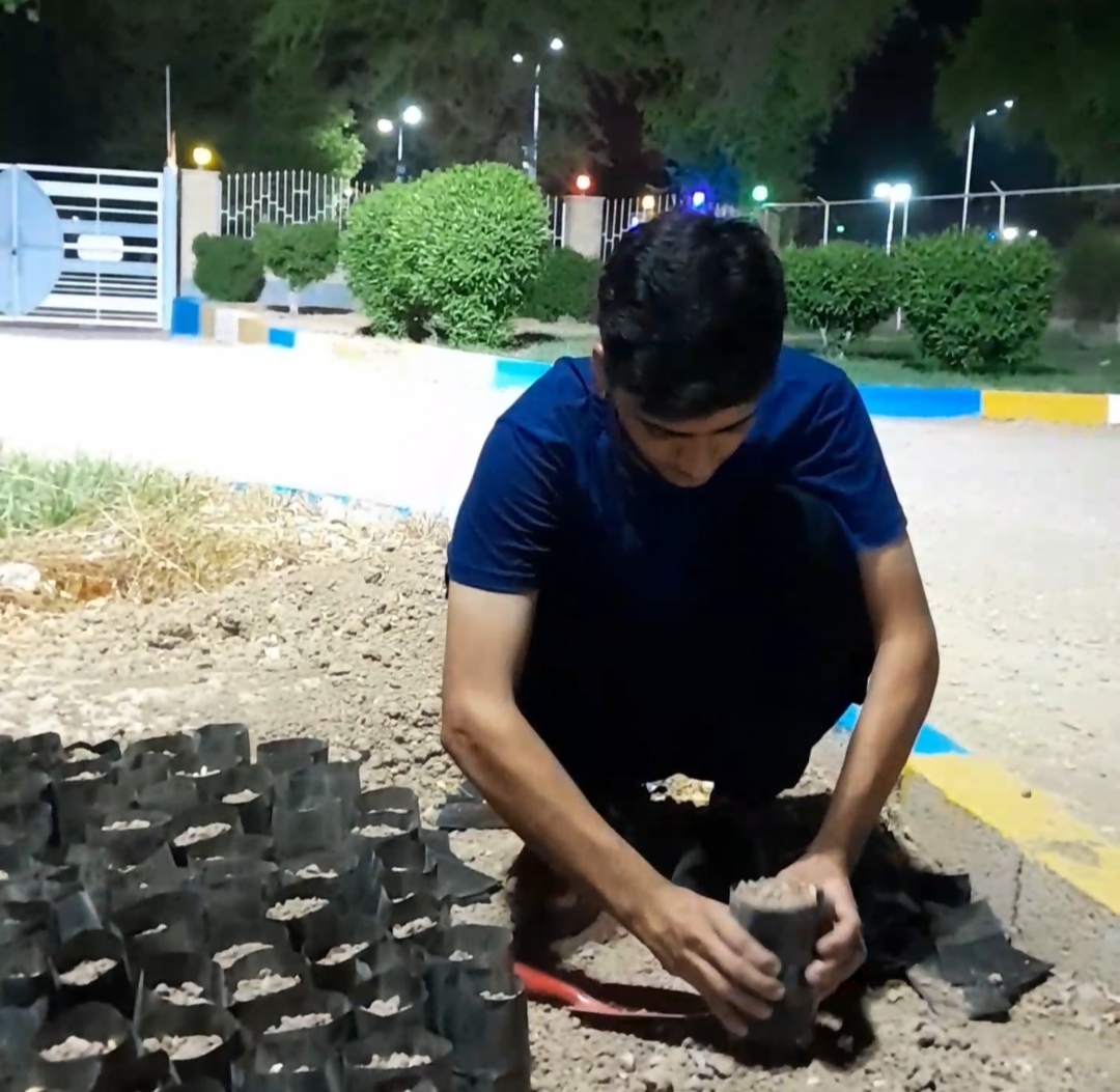 الگوسازی دانش آموز دوستدار محیط زیست در پرورش نهال و آبیاری درختان شهر میانکوه