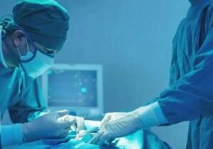 پیوند انگشتان قطع شده نوجوان رامهرمزی در بیمارستان گلستان اهواز