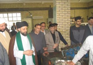 بازدید امام جمعه و جمعی از مسئولین ادارات شهرستان از کارگاه‌های مرکز آموزشی فنی‌وحرفه‌ای شادگان