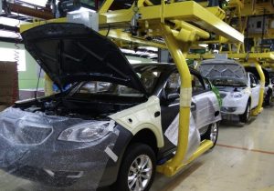 تولید در ایران‌خودرو متوقف نخواهد شد