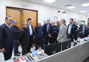 دیدار نوروزی مدیرعامل شرکت بهره‌برداری نفت و گاز کارون از تاسیسات عملیاتی و تقدیر از کارکنان خط مقدم تولید