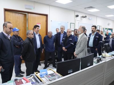دیدار نوروزی مدیرعامل شرکت بهره‌برداری نفت و گاز کارون از تاسیسات عملیاتی و تقدیر از کارکنان خط مقدم تولید