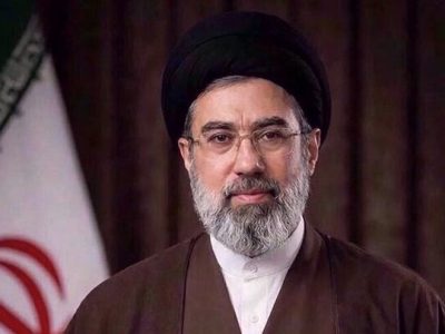 رهبر انقلاب: حضور مردم در میدان همانند ۴۰ روز گذشته استمرار داشته باشد