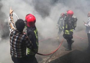 نجات هشت شهروند گرفتار در آتش‌سوزی یک ساختمان مسکونی در اهواز